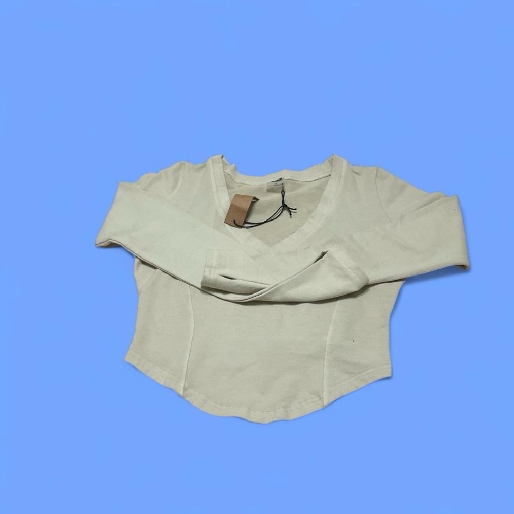 Basik Long Sleeve Cropped Top White Cream V-Neck – Women’s Size M New with Tags